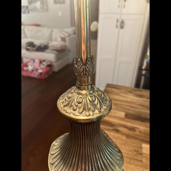 Vintage Brass Rams' Heads Urn Style Table Lamp Hollywood Regency - Picture 2 of 9